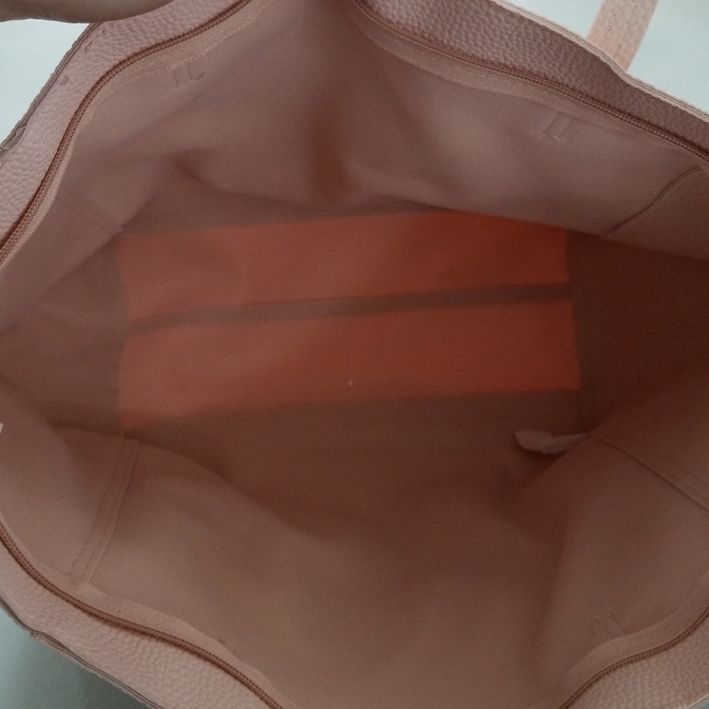 Tote - Picture 2 of 3